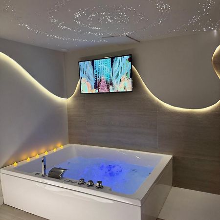 Spa Privatif - Love Room Luxe - Proche Disney Marles-en-Brie Buitenkant foto